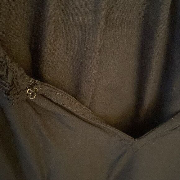 OLD NAVY Black Ruffled Women's Top Size Large. - Picture 4 of 7